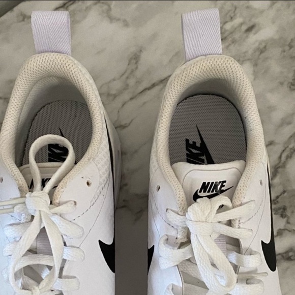 Nike Airmax Athletic Shoes - Picture 4 of 6